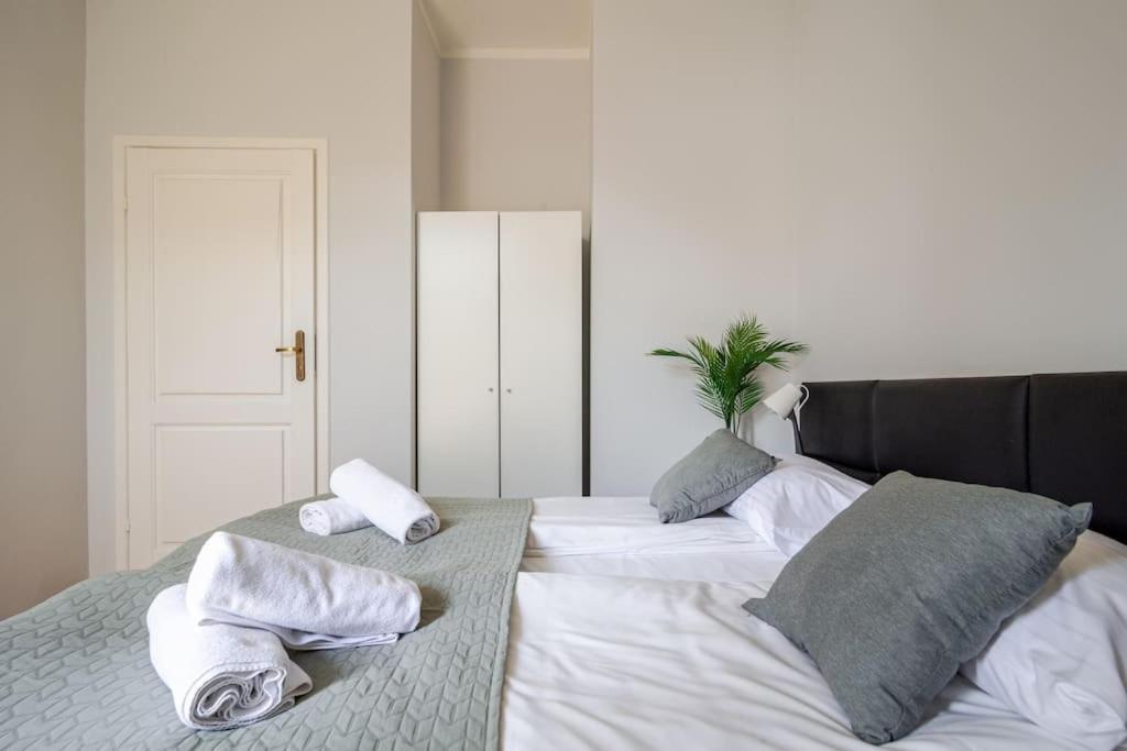 Florianska Gate Luxury Apartments คราคูฟ ภายนอก รูปภาพ